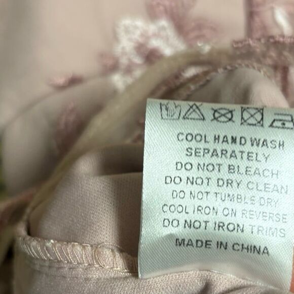 Chi Chi London Pink Lace Dress Size 6 - Picture 11 of 11